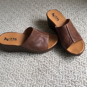 Super comfy Kork Ease platform sandals size 8
